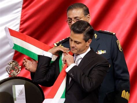 Mexico s President Nearly Drops Revered Presidential Sash ...