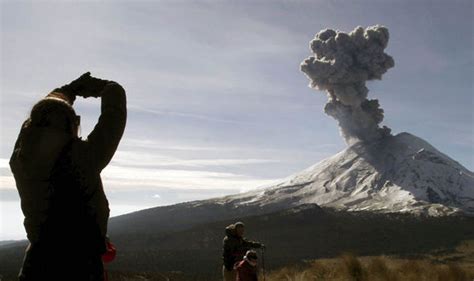 Mexico volcano  erupts  AGAIN after deadly earthquake ...