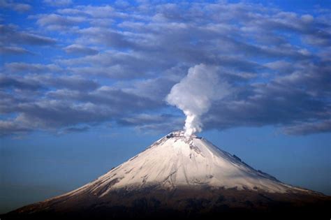 Mexico volcano on BRINK of eruption: Three blasts EXPLODE ...