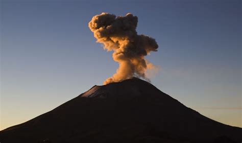 Mexico volcano on BRINK of eruption: Three blasts EXPLODE ...