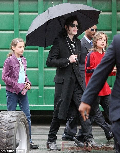 Michael Jackson y sus hijos sin mascaras en L.A | Farandulista