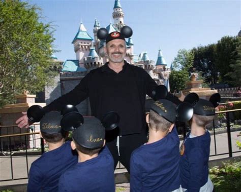 Miguel Bosé mata a Walt Disney | EL MUNDO