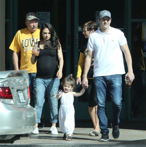 ¡Mila Kunis y Ashton Kutcher son padres por segunda vez ...