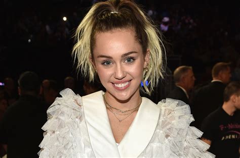 Miley Cyrus Celebrates Her 25th Birthday on Social Media ...