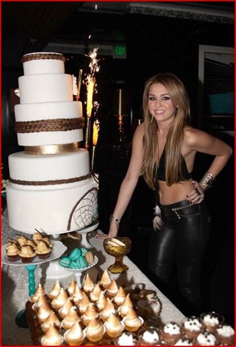 Miley Cyrus en su fiesta de 18 cumpleaños | Qué.es