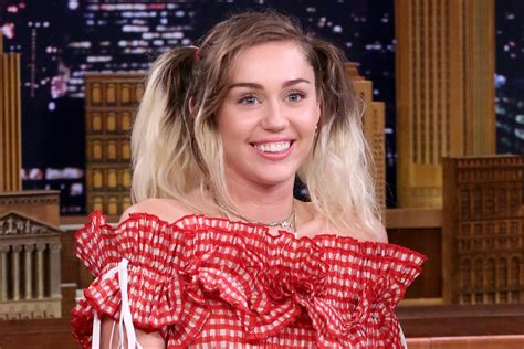 Miley Cyrus Looks Like Her Old Self Again In a Sexy Red ...