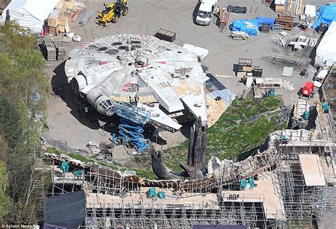 Millennium Falcon op nieuwe foto s Star Wars: Episode VIII ...
