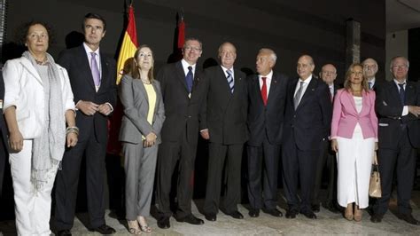 Ministros de todos los gobiernos de España arropan al Rey ...