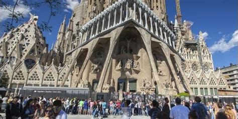Misa solemne por la paz en la Sagrada Familia :: España ...