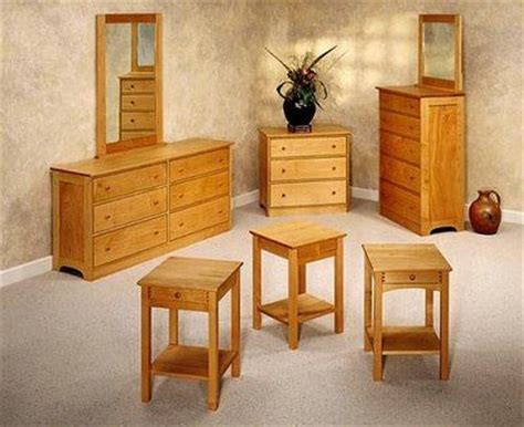 Mobiliarios y muebles en madera natural