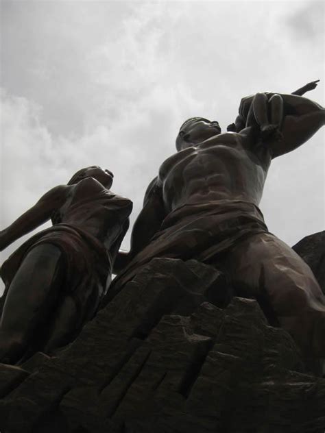 Monumento del renacimiento africano   Marcianos