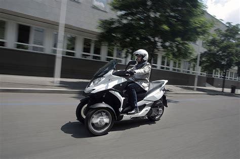 Motos scooter de tres ruedas con carnet de coche
