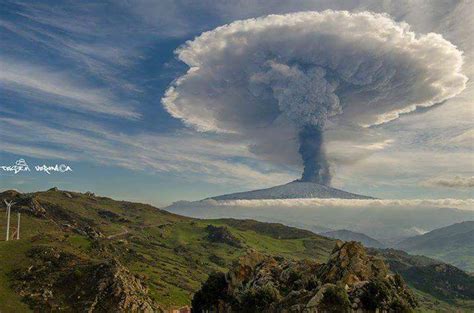 Mount Etna eruption insane pictures   Strange Sounds