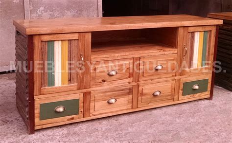 Mueble para TV de diseño realizado en madera maciza  TV103M