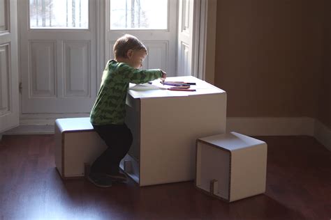 Muebles de cartón: aventuras en espacios infantiles