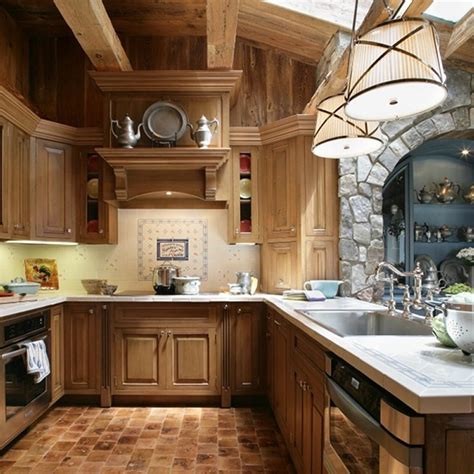Muebles de cocina de maderas nobles, cálidas y rústicas