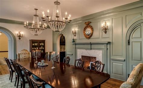 Muebles estilo colonial   interiores elegantes con madera
