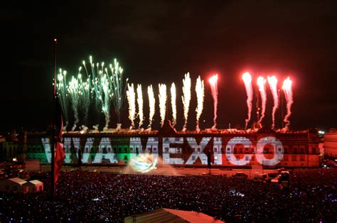 Mueren los héroes, nace la tradición. Viva México ...