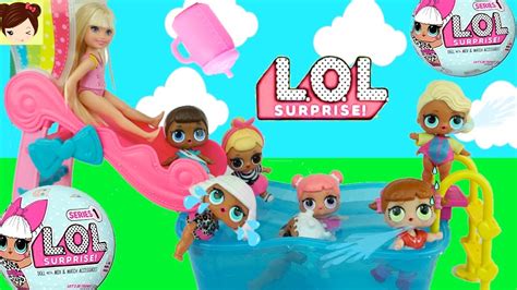Muñecas L.O.L Surprise se Bañan en la Piscina de Barbie ...
