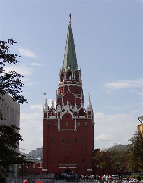 Muralla y las torres del Kremlin de Moscú