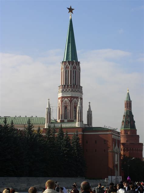 Muralla y torres del Kremlin de Moscú