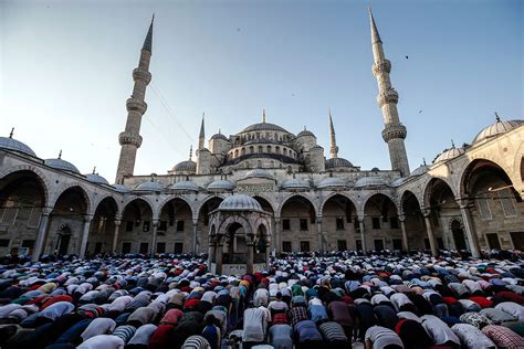 Muslims around the world celebrate Eid al Fitr 2017 | | Al ...