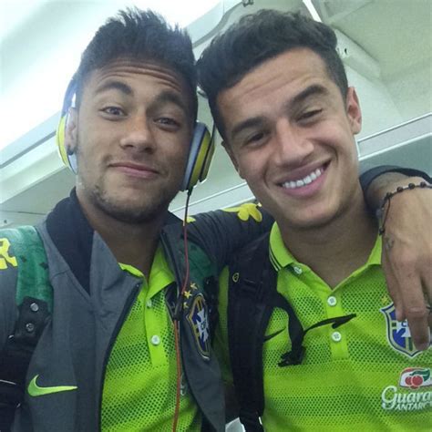 Neymar faz selfie com o  amigo e companheiro  Philippe ...