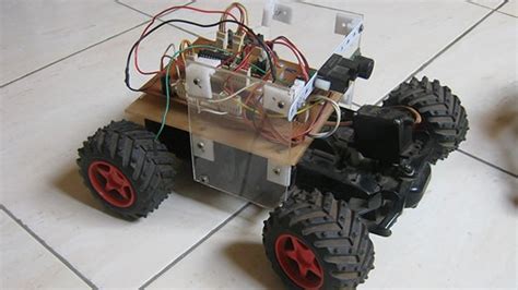 Niños de seis años en Uganda aprenden ¡a hacer robots!