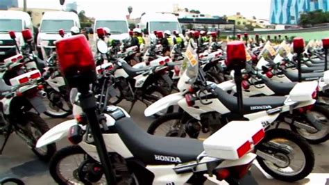 Nuevas camionetas y motos para la Policía Nacional   YouTube
