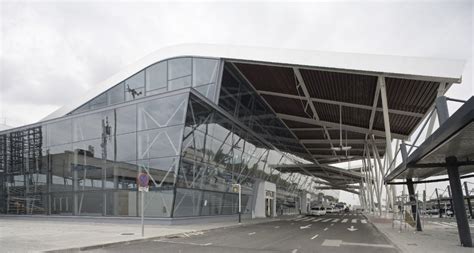 Nuevo Terminal del Aeropuerto de Zaragoza / Vidal y ...
