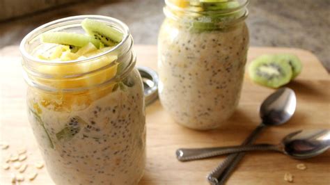 Oatmeal with Yogurt, Pineapple and Kiwi Recipe | Que Rica Vida