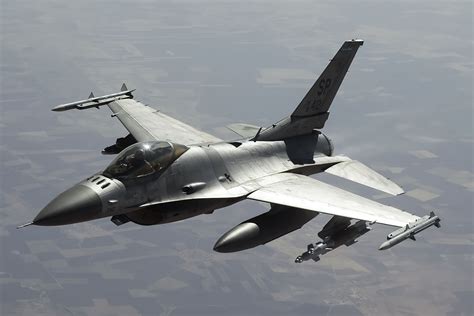 Obama retrasa envío de aviones F 16 a Egipto