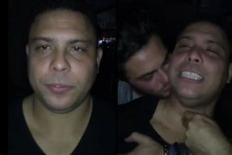 OPA! Ronaldo é flagrado em clima íntimo com amigoHumordido