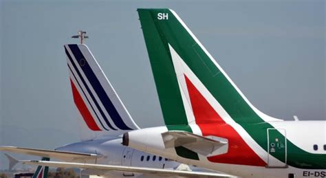 Ora è ufficiale: Alitalia lascia il Sanzio: da novembre ...