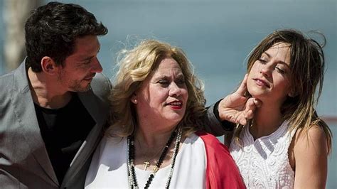 Paco León repite película con su madre en «Carmina y amén»