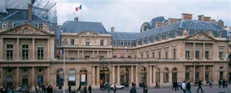 Palacio Real de París   Horarios y cómo llegar