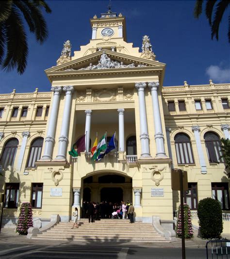Panoramica fachada principal del Ayuntamiento de Málaga ...