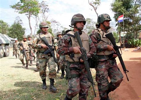 Paraguay enmienda la Constitución: el Ejército asume la ...