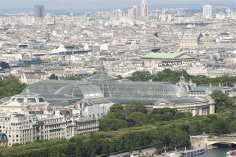 PARIS : Le Grand Palais et sa splendide verrière, vue ...