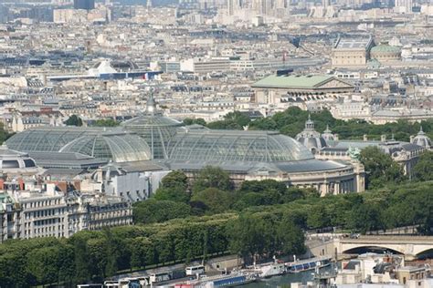 PARIS   Le Grand Palais, l Eglise de la Madeleine, l Opéra ...