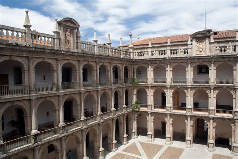 Patio de Santo Tomás de la Universidad de Alcalá, Alcalá ...