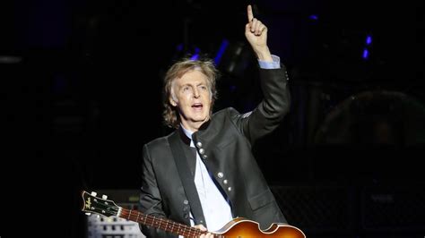Paul McCartney a revenit în fruntea topurilor americane ...