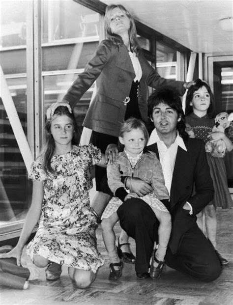 Paul McCartney and his wife Linda Eastman with their ...