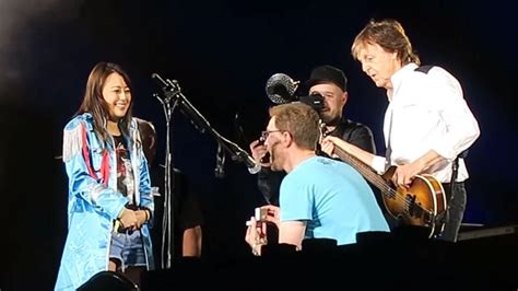 Paul McCartney helps fan pull off proposal at Perth concert