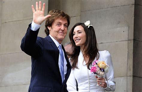 Paul McCartney Marries in London! | ExtraTV.com