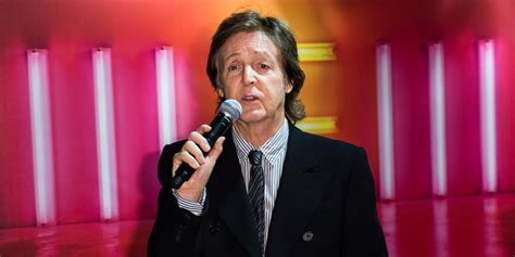 Paul McCartney signs deal with Capitol Records and has a ...