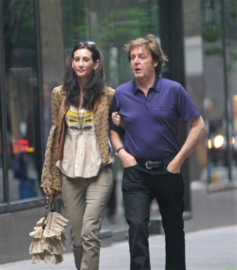 Paul McCartney y su hija Beatrice, como el gato y el ratón ...