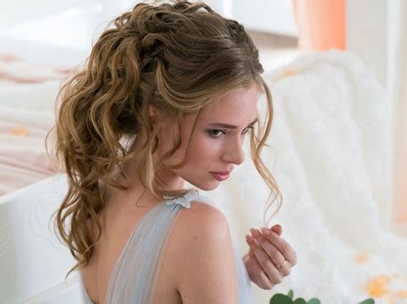 Peinados semirecogidos para bodas invitadas