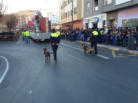 Perros policía en la cabalgata de Badajoz   PerrosdeBusqueda