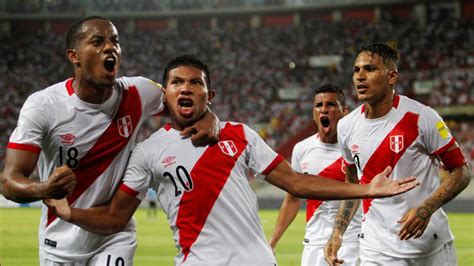 Perú se mete en la pelea por el Mundial tras ganar a ...